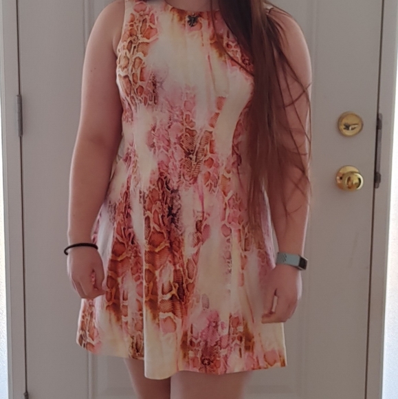 Calvin Klein Dresses & Skirts - Calvin Klein elegant spring dress.